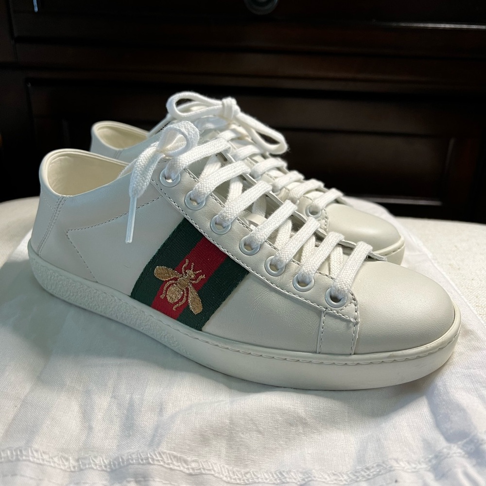 Authentic Gucci ace bee classic tennis sneakers size 35 women